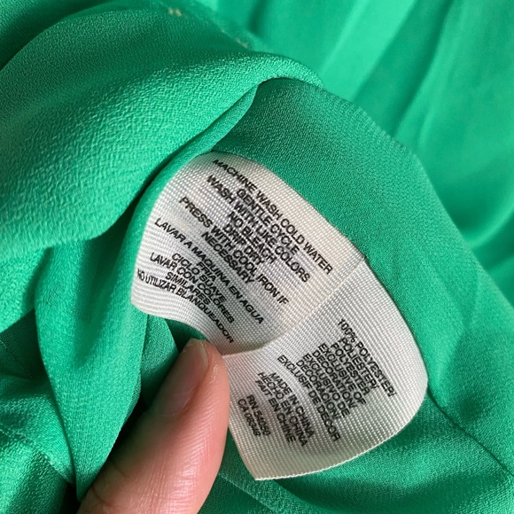 Rachel Roy sleeveless top (size m) - Picture 6 of 6